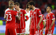 Vidal 'thèm' thẻ đỏ, Muller lớn tiếng dạy bảo