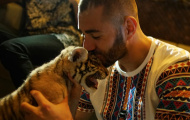 Benzema - Tín đồ cuồng hàng độc