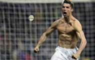 Sút rách lưới Juventus, Ronaldo khoe cơ bắp cuồn cuộn