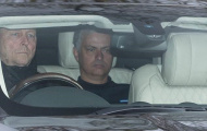 Mourinho mặt lạnh, Lukaku cười tươi trên đường đến sân tập Man Utd