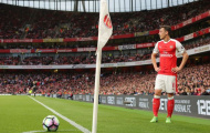 Ozil sút phạt, đến chó cũng không dám nhìn