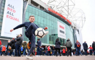 Fan nhí Man Utd múa bóng điệu nghệ trước Old Trafford