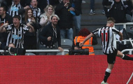 Hạ Arsenal, sao Newcastle hăng máu đá văng cột cờ