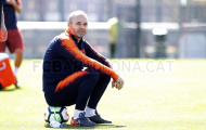 Đếm ngày rời Barca, Iniesta trầm tư trên sân tập