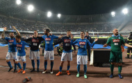 Dàn sao Napoli hò hát tưng bừng trước cú trượt chân của Juventus