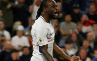 Victor Moses rực sáng, Chelsea giành trọn 3 điểm trên 'tử địa' Turf Moor