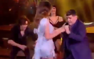 Maradona nhảy cực sung bên gái lạ