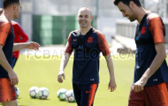 Iniesta rạng rỡ sau ngày công bố chia tay Barca