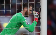 Ngày mới đến Old Trafford, De Gea bị Ferdinand và Evra 'dằn mặt'