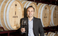 Iniesta đến Trung Quốc: Lộ diện đại gia giấu mặt