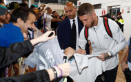 Dàn sao Real Madrid kí mỏi tay khi vừa đặt chân tới Catalan