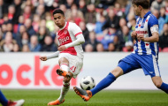 Justin Kluivert ra yêu sách, Mourinho mừng thầm