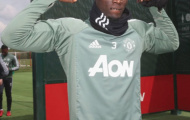 Bailly khoe bắp tay cuồn cuộn hòng tiền đạo Watford chùn chân