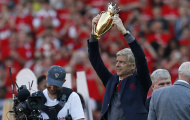 Wenger giương cao cúp Premier League ở trận cuối dẫn dắt Arsenal