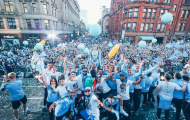 100.000 cổ động viên nhuộm xanh thành Manchester