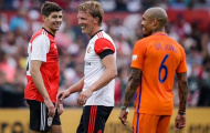 Gerrard trở lại sân cỏ, khoác áo Feyenoord trong trận cầu tri ân Dirk Kuyt