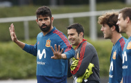 Diego Costa tạo dáng cực ngầu trên sân tập