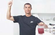 Ronaldo hào hứng khi cho... máu 