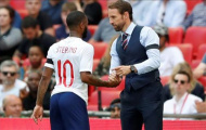 Southgate ra sức bảo vệ trò cưng Sterling