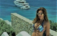 Vợ John Terry khoe trang phục bikini cực nóng bỏng