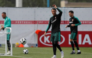 Ronaldo mặt mày cau có, đồng đội và HLV trưởng Bồ Đào Nha xanh mặt