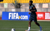 Fred trở lại, lê bước nặng nhọc trong buổi tập của Brazil
