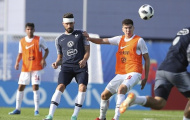 Đầu quấn băng, Giroud vẫn nhiệt hết cỡ trên sân tập tuyển Pháp