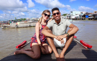 Chris Smalling về miền Tây khám phá chợ nổi