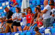 Dàn WAGs tuyển Anh khoe sắc trên khán đài trận Panama