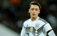 Joachim Low lại ra quyết định gây sốc với Mesut Ozil