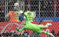 Pickford đáp trả Courtois sau khi trở thành người hùng trên chấm penalty