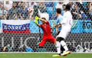 Thủ môn Uruguay kéo dài danh sách thảm họa tại World Cup 2018