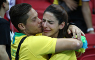 Giấc mơ World Cup khép lại: CĐV Brazil thờ thẫn, khóc ngất!
