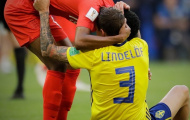 Fan MU nghẹn ngào với khoảnh khắc Rashford an ủi Lindelof