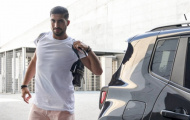 Emre Can hì hục chạy trong ngày hội quân tại Juventus