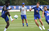 Như chưa có gì xảy ra, Conte theo sát buổi tập của các cầu thủ Chelsea