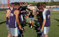 Sao Barca bị đồng đội hành trong ngày sinh nhật