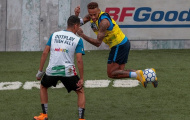 Neymar phô diễn kỹ thuật trên sân bóng 5 người