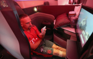 Dàn sao Munich 'hả hê' khi được ngồi khoang hạng VIP đi du đấu