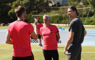 Ibrahimovic 'bàn chiến thuật' với Carrick, Mourinho trên sân tập M.U