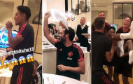 Toàn đội Man Utd 'choáng váng' vì giọng hát của sao trẻ 21 tuổi