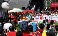 NHM Singapore chen nhau trong ngày ra mắt mẫu áo sân khách của Arsenal