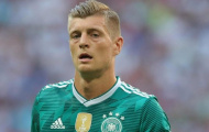 Tạm gác tin đồn về M.U, Toni Kroos bất ngờ khoe hình xăm 'không thể đụng hàng'