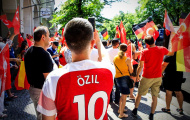 Hàng nghìn CĐV biểu tình ở Berlin ủng hộ Mesut Ozil