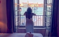Các WAGS Anh làm gì trong những ngày nghỉ hậu World Cup?