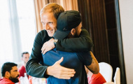 Neymar 'tay bắt mặt mừng' trong ngày hội ngộ thầy mới