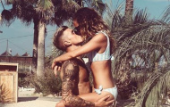 Có Digne, Everton đón luôn nàng WAGs cực HOT