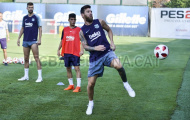 Đàn em 'trố mắt' trước kỹ năng của Lionel Messi
