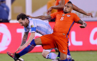 Tới Barca, Vidal lo giải quyết đống rắc rối tự gây ra với Messi
