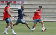 Arturo Vidal bị ma cũ 'bắt nạt' trên sân tập